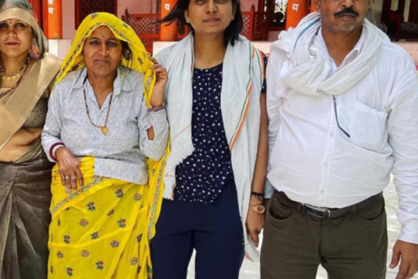 बिना किसी कोचिंग के घर से पढ़ाई कर बनी आईएएस अधिकारी।